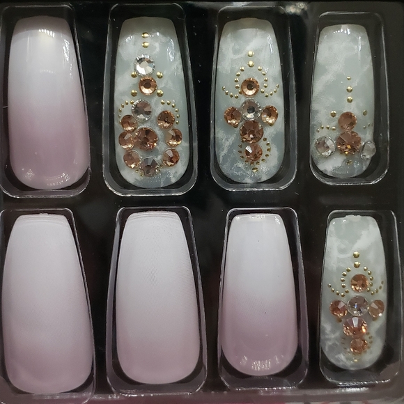 KISS Masterpiece luxe nails - Picture 2 of 4